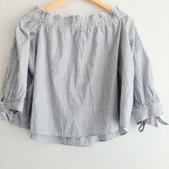AMERICAN EAGLE Off Shoulder Smocked Blouse Pin Striped Top Sz M - Picture 8 of 14
